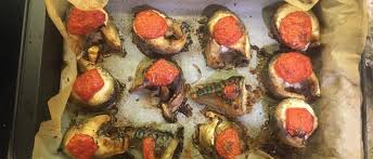 9.umpleți macroul cu puțin cașcaval, apoi presărați legumele. ReÈ›etÄƒ Macrou La Cuptor