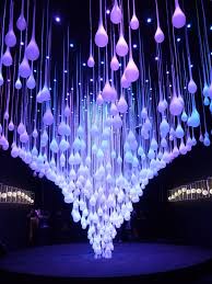 Our ceiling lights installation service is only one of the professional electrical services offered by homemates in london and greater london. Epingle Par Claudia Selle Sur Illuminations Art De La Lumiere Installation Lumineuse Fete Des Lumieres