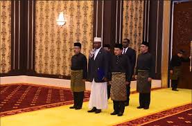 Malaysian king abdul halim mu'adzam shah talks with japanese emperor akihito as queen haminah hamidun and empress michiko speak at the official. Ministry Of Foreign Affairs On Twitter Somalia S Ambassador To Malaysia Abukar Abdi Osman Has Delivered His Credentials To King Abdul Halim Mu Adzam Shah December 02 2016 Https T Co Qxownbgsl5