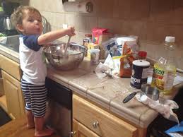صور اطفال يقومون بالطهي صورة طفل في المطبخ نجوم مصرية