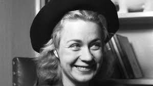 Er i dagens danmark, en af danmarks største litterære forfattere, både inden for prosa, novelle, artikler men også lige så høj grad inden for digtning. Solidaritet Tove Ditlevsen Topper I Storbritannien