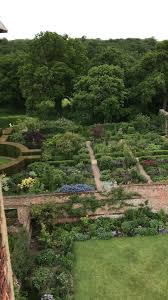 Sissinghurst In Kent Gartengestaltungbeeteinfassung Kent Sissinghurst In 2020 Garten Landschaftsbau Landschaftsbau Ideen Gartendesign Ideen