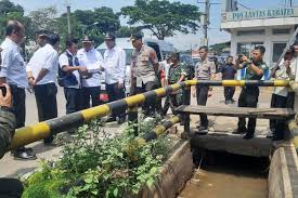 Proses pernyataan dan surat keterangan sembuh diberikan. Skywalk Dan Flyover Solusi Atasi Banjir Rutin Di Kahatex Bandung