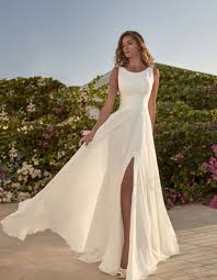 Pin By Svenja Oldenburger On Mennyasszonyi Ruha In 2020 Crop Top Wedding Dress Wedding Dresses Simple Bohemian Wedding Dresses