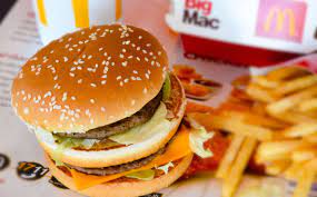 ¡este viernes 28 de mayo celebramos el día de la hamburguesa!por eso, carl's jr. Dia De La Hamburguesa Burger King Y Carl S Jr A 1 Y 10 Pesos Mediotiempo
