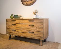 Dengan menggunakan bahan kayu jati, rak minimalis dari segera dapatkan rak hias gaya minimalis untuk ruang tamu ini di fazaira furniture. Lemari Pajangan Hias Ruang Tamu Sederhana Sobat Furniture