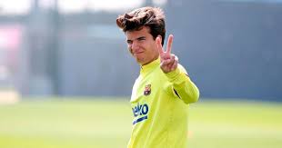 The youngster could comfortably slot into a role alongside parejo and replace the likes of coquelin or trigueros. Riqui Puig Won T Leave Barcelona On Loan In January Reliability 5 Stars