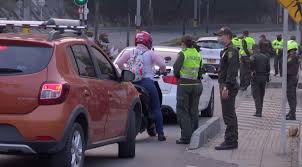 Según el portal web medata de la alcaldía, en la ciudad hay 2.455 pacientes. 150 Comparendos Durante La Primera Noche De Toque De Queda En Medellin