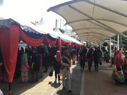 Yang turut hadir pengarah majlis buku kebangsaan malaysia, abd wahab ibrahim (kiri). Pesta Buku Antarabangsa Kuala Lumpur 2016 Denaihati