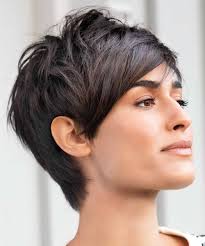 Il video mostra taglio di capelli bob per donne mature.vuoi vedere bob per le donne anziane? Quando I Capelli Corti Ringiovaniscono Lorella Flego