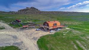 The rapper paid a reported $14m for monster lake ranch in cody, wy. Kim Kardashian West Isn T A Fan Of The Simple Housing At Her New Wyoming Ranch Wyoming News Trib Com