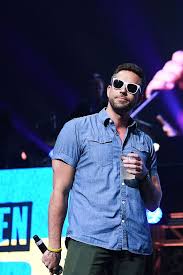 Zachary Levi 2019 Big Slick Weekend Show Party Kansas City June 8 2019 Zachary Levi Levi Zachary Quinto