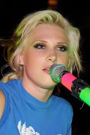 List of 25+ Famous Female Backing Vocalists