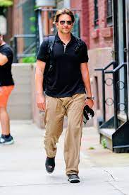 By 2021, bradley cooper's total assets are estimated to be $ 100 million. Bradley Cooper Starportrat News Bilder Gala De