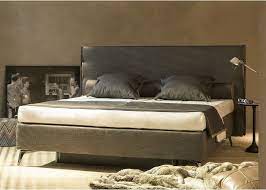gemutliches ambiente durch warmes licht und das einladende bett in hunderten stoffen ledern und farbvarianten erhaltlich custom bett boxspringbett haus deko