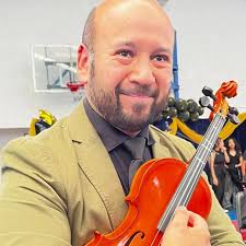 🎻🎷¡Más de 60 músicos deleitaron en un encuentro de orquestas entre  colegios! Hoy las orquestas de nuestros colegios Bicentenario Carlos  Oviedo, Manuel Vicuña y Juan Luis Undurraga se reunieron en concierto con