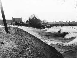 De watersnoodramp van 1953 is de grootste nederlandse natuurramp van de 20ste eeuw. Watersnood 1953 In Bibliotheek En Museum Dorpsbehoud Papendrecht Net