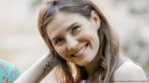 Knox, aged 20 at the time of the murder, had called the police after returning to her. Amanda Knox Returns To Italy For First Time Since Acquittal News Dw 15 06 2019