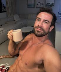 Ator Erasmo Viana Em Novo Vídeo Pelado Fodendo No Pelo - Volumes Famosos Nus