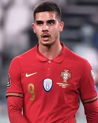 Com voz e identidade marcante, cha. Andre Silva
