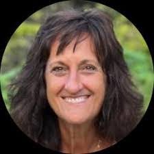 Lisa Longo's Instagram, Twitter & Facebook