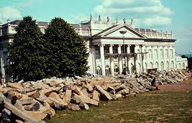 By a quite simple conceptual gesture the artist managed to use the power of art discourse and action to activate an environmental concern that has grown ever since. 7000 Oaks Monumentalism