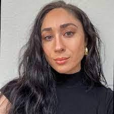 Jenny Dailey's Instagram, Twitter & Facebook