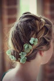 La coiffure bohème se marie aussi. Coiffure Mariage Boheme Chic 40 Coiffures De Mariage Rock Ou Sages Elle