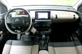 Elle propose trois boîtes de vitesses : Essai Citroen C4 Cactus Puretech 110 Eat6 Enfin Une Boite Auto Moderne