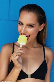 Vẻ bốc lửa của 8 nàng hậu quốc tế từng tới Việt Nam