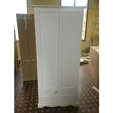 Senza fronzoli ma allegra nella loro essenzialità, la camera arredata con degli armadi arte povera dà valore alla semplicità e genuinità. Armadio Arte Povera Al Miglior Prezzo