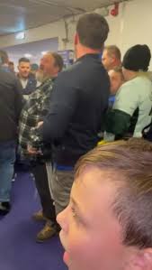 “Zigger Zagger, Zigger Zagger!”, Crowd: “Oi! Oi! Oi!”, 👉 Classic Chelsea  chant.