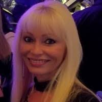 Lisa Cyr's Instagram, Twitter & Facebook