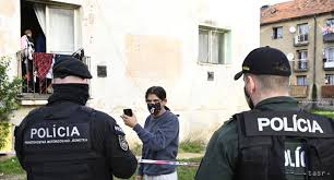 Bánovce nad bebravou ~ slovensko. Opatrenia V Banovciach Nad Bebravou Kontroluju Vojaci I Policajti