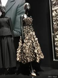 A crearlo è stato la stilista e direttrice creativa della maison dior maria grazia chiuri: Christian Dior Designer Of Dreams Al V A Di Londra Catartica