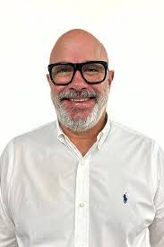 Andrew Carmichael's Instagram, Twitter & Facebook