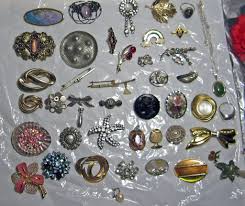 Wedding bouquets made out of brooches. Wedding Brooch Bouquet 7 Steps With Pictures Instructables