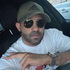 El miedo no te detiene, te despierta….💚 Que vista tan bella!🥰😍 NYC 🗽  Diseño & dirección de imagen: @suzelletaveras Confección: @bridetoberd 📸  @ricardoabreuphotography