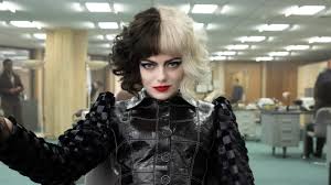 She made her film debut in the teen comedy superbad (2007). Emma Stone Isn T Here To Complain About Cruella She S Here To Work