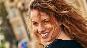 The cold weather isn't the only thing leaving your hair dry and dull. 5 Causes Of Dry Hair And How To Treat Dry Hair Garnier
