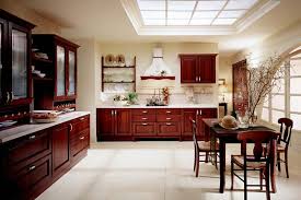 Nos podemos imaginar la vida en la campiña francesa, su olor, su estilo, su paz. Muebles De Cocina Estilo Provenzal Diseno Y Fabricacion Balt Muebles De Cocina A Medida