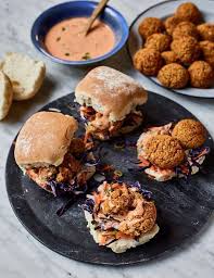 Nadiya Hussain S Baked Bean Falafel Baked Falafel Hussain Nadiya Jeannette Svegetarianmeatballsrecipe Rezepte Essen Rezepte Lieblingsessen
