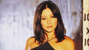 Born shannen maria doherty on 12th april, 1971 in memphis, tennessee usa, she is famous for heather duke in 'heathers', brenda walsh in 'beverly hills 90210' and prue halliwell in 'charmed', among others in a career that spans 1981. Beverly Hills 90210 Shannen Doherty Mit An Bord Fur Eventserie