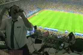 Gol caracol es un programa deportivo de la televisión colombiana emitido por el canal privado para transmitir los partidos cuentan con dos duplas de narradores y comentaristas, dispuestas según la. La Razon Por La Que Javier Fernandez El Cantante Del Gol No Seguira Narrando Los Partidos De La Seleccion Colombia