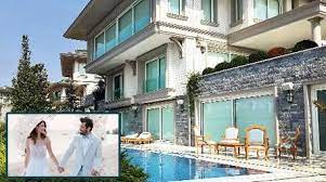 Sokak hayvanlarını ilçenin sakini kabul eden yıldırım. Beren Saat Ve Kenan Dogulu Sultanlara Layik Villada Yasayacak
