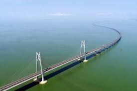 Jembatan cikubang mulai digunakan sejak tahun 1906 dan masih saat ini masih kukuh berdiri dengan tinggi 80 meter dari dasar sungai cikubang. Jembatan Terpanjang Di Dunia Diresmikan Antara News Megapolitan