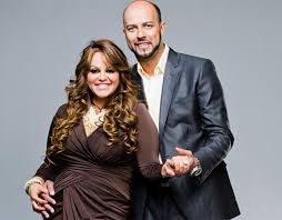 En uno de los tantos pleitos entre las primas rivera, la hija de lupillo, de nombre abigail decidió sacar los trapitos al sol de chiquis diciéndole: Esteban Loaiza Devastado Por Muerte De Jenni Rivera Diario La Prensa