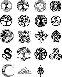 L'arbre de vie renferme les secrets de civilisations millénaires. Tattooforwomen Smalltattoo Tatouage Celtique Arbre Tatouage Petit Tatouage