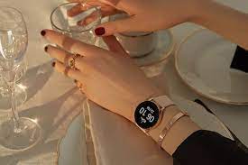 Die phase, in denen insbesondere die smartwatches für herren dominierten, liegt längst hinter der branche. Galaxy Watch Zwei Samsung Smartwatches Fruher Als Erwartet Curved De