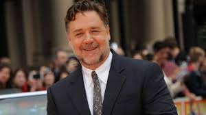 2003 seine langjährige lebensgefährtin russell crowe ist heute 56 jahre, 7 monate, 27 tage oder 20.695 tage jung. Russell Crowe Uber Seine Rolle In Unhinged Ausser Kontrolle